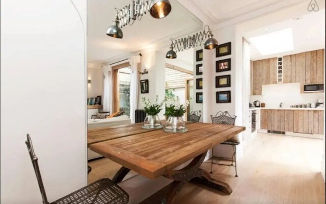 Stylish One Bedroom Chelsea Apartment