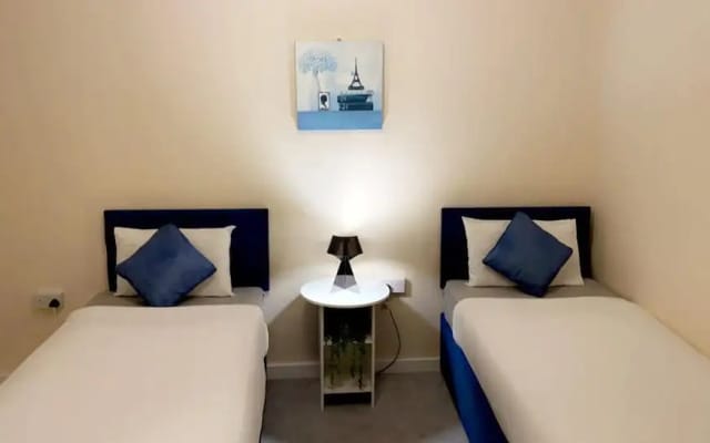 Impeccable 1-bed, Sleeps 2, Free Parking