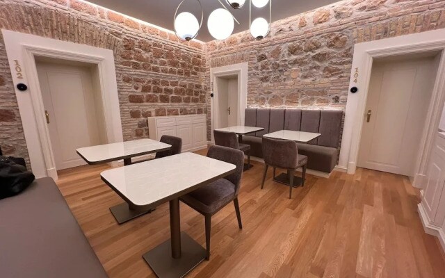 Martina Suites