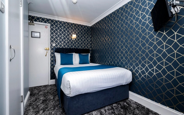 Mentone Hotel