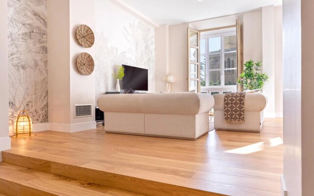 Exclusive 3BD apartment near Cathedral. San Agustin VI