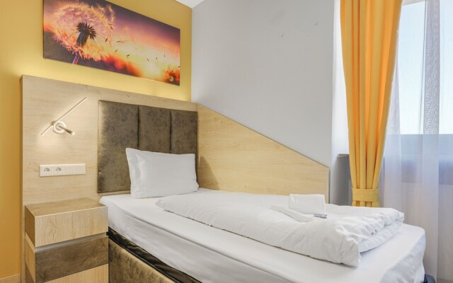XZLLENZ Hotel