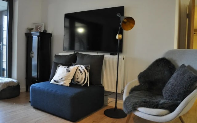 Modern 1 Bed Apartment In Oval