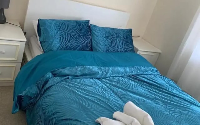 Charming 2-bed House in London
