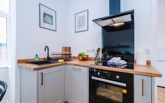 Spacious Home Ideal for Professionals Sleeps 8