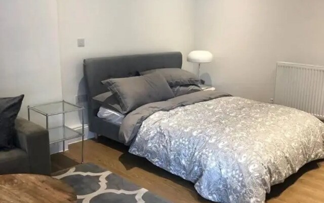 Stunning 1-bed Studio in Watford