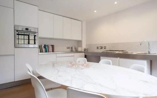 3 Bedroom Contemporary Home In Shoreditch