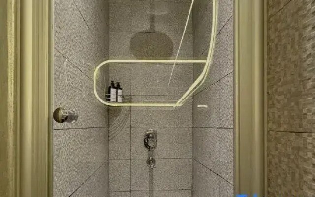 Taksim Square—1BR Deluxe Suite 05