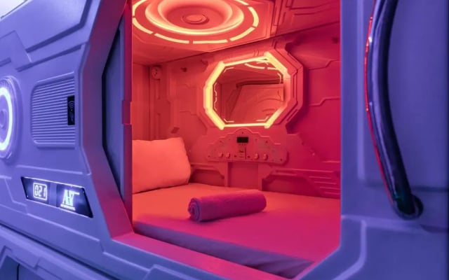 Art Seven Hostel Capsules
