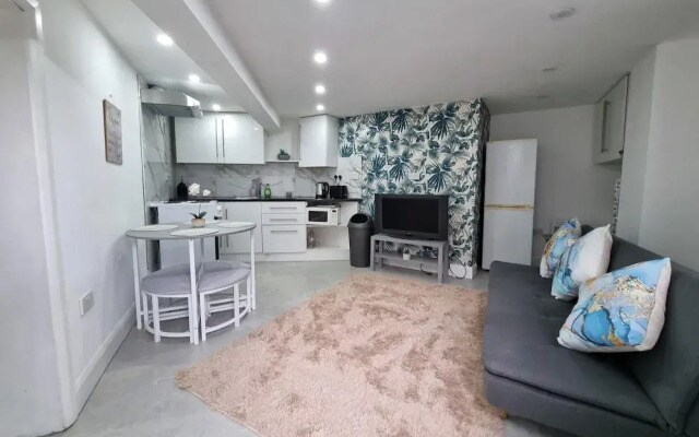 Cozy Sleep 5 Hudds Base -work/travel, Free Parking