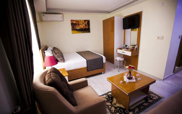 Golden Saray Apart