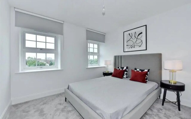 Prestigious & Luxury 2-bed Apartment in Slough