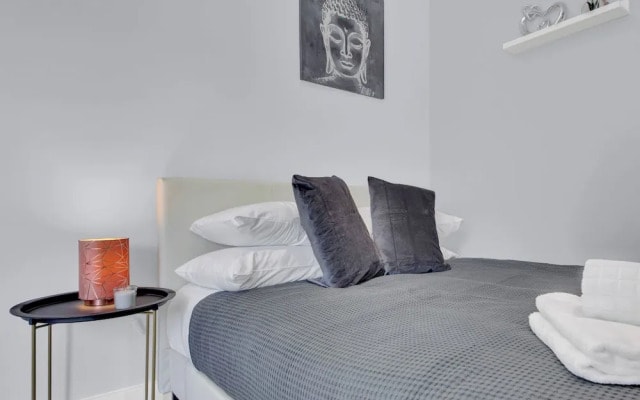 Lovely 1-bed Studio in West Drayton