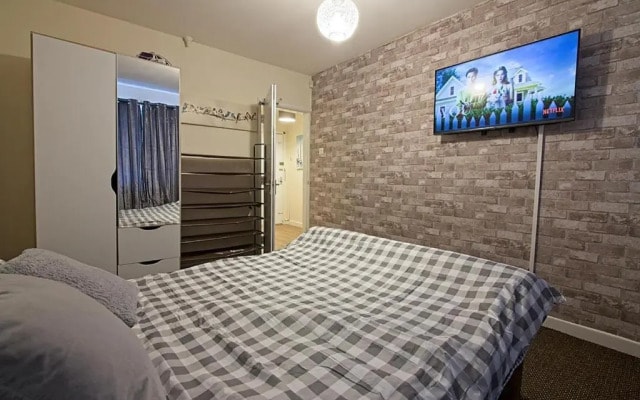 Stylish Five Star Rated Apartment