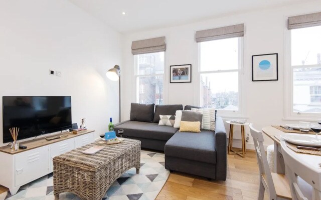 The Lillie Road Residence