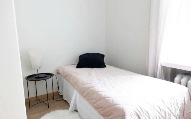 2ndhomes Central 85m2 2BR Apartment