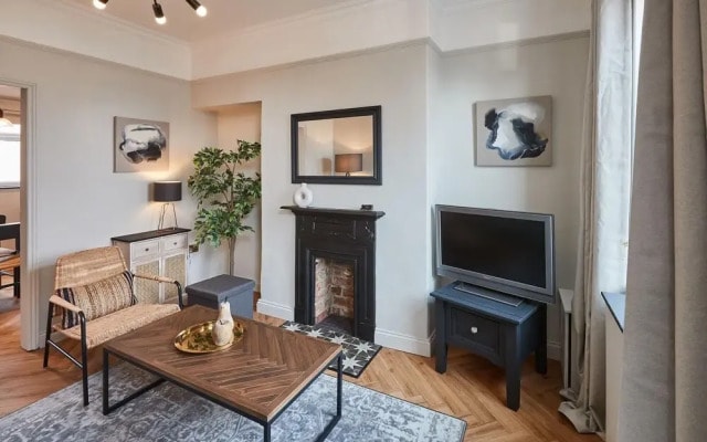 Host Stay The Railman s House