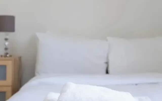 Homely 1 Bedroom Apartment in Beckton With Parking