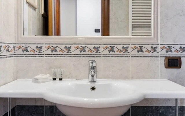 Crosti Hotel & Residence