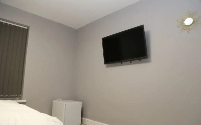 Room in House - A A Guest Room7