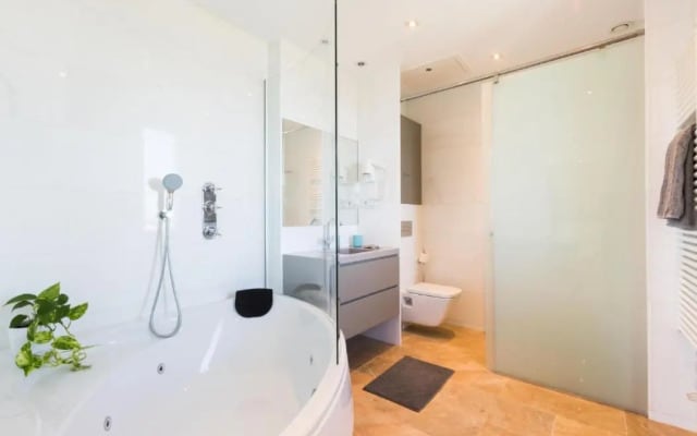 Kronos on the beach Suite 4