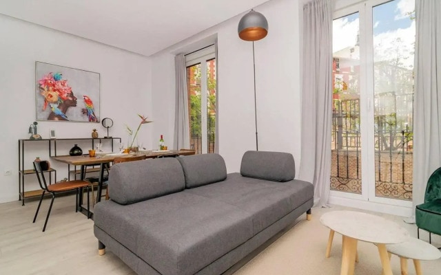 Apartment with Balconies in La Latina by Batuecas