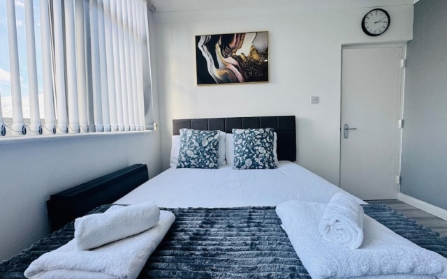 Home Studio  Free Parking Prime Location