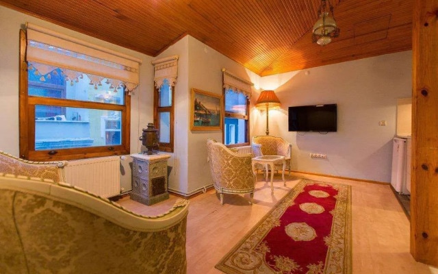 Aretias Suit Home
