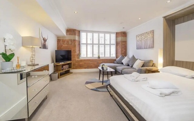 55 Cocoa Suites York, Parking onsite