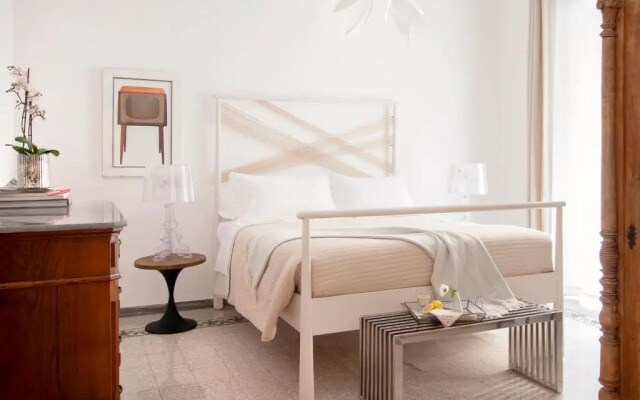 Modern Comfort, Poetic Charm