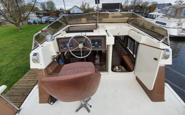 Houseboat Lynx