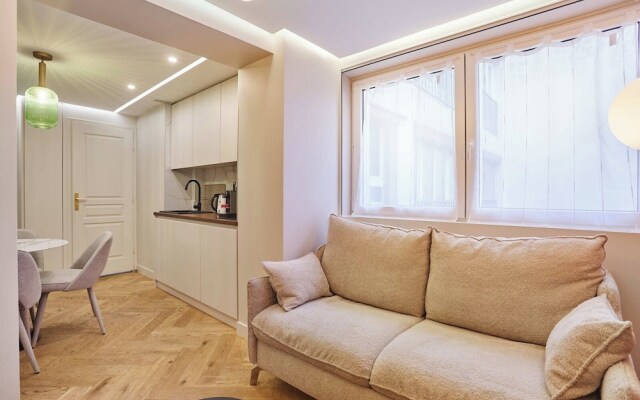 Apartment AC Champs de Mars Eiffel Tower by Studio Prestige