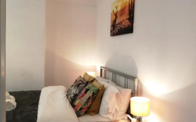Central Stratford Cozy Double Room