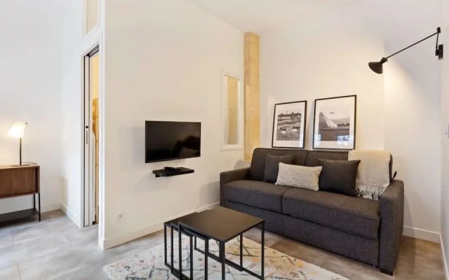 Contemporary & Comfortable 2 Bedroom Apartment in Paris