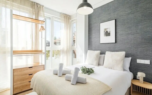 Arturo Soria Stays by Charming