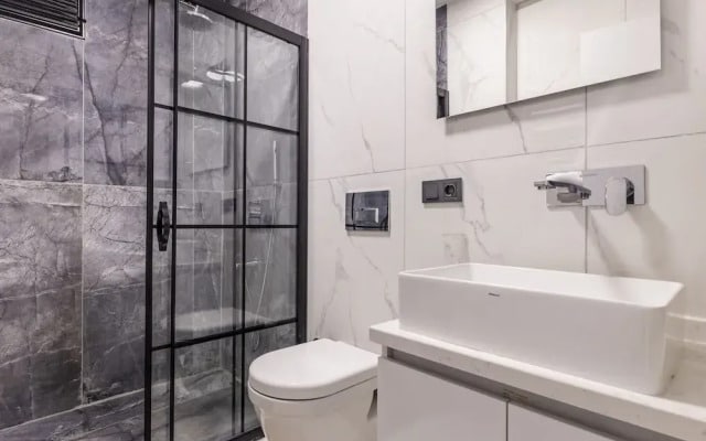 Central and Modern 2 1 Flat in Sisli