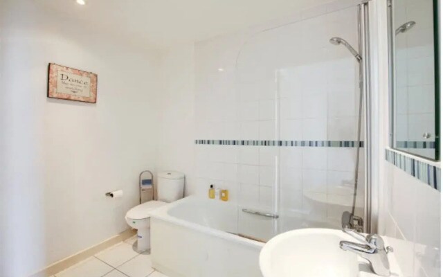 1 Bedroom Apartment in Bow With Spectacular Views