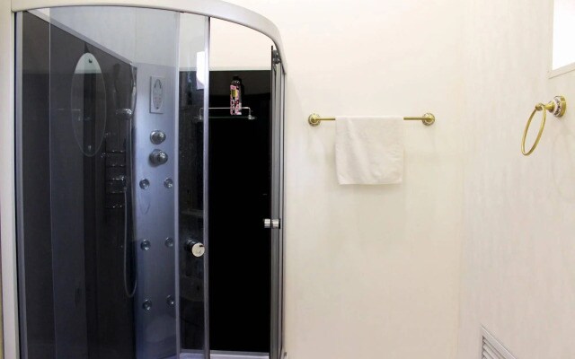 Sherlock Homes Art Hostel