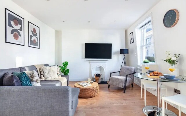 Fitzrovia Balcony Near Oxford Circus