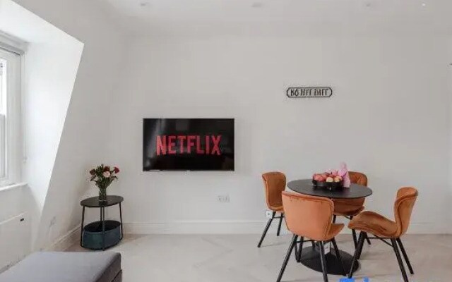 The Foley Residence IV - Fitzrovia - by Frankie