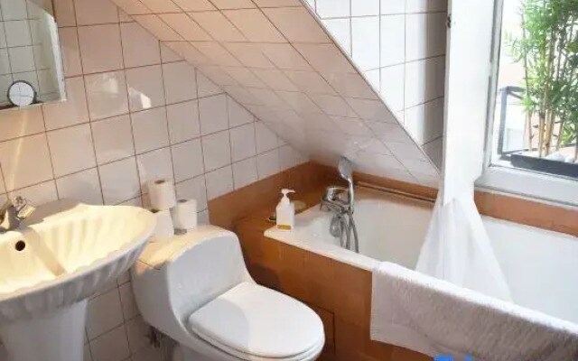 Charming Studio Near Louvre