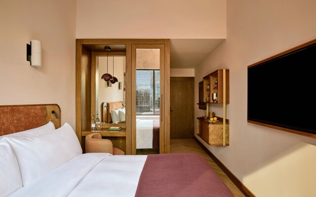 Devonshire Club & Hotel