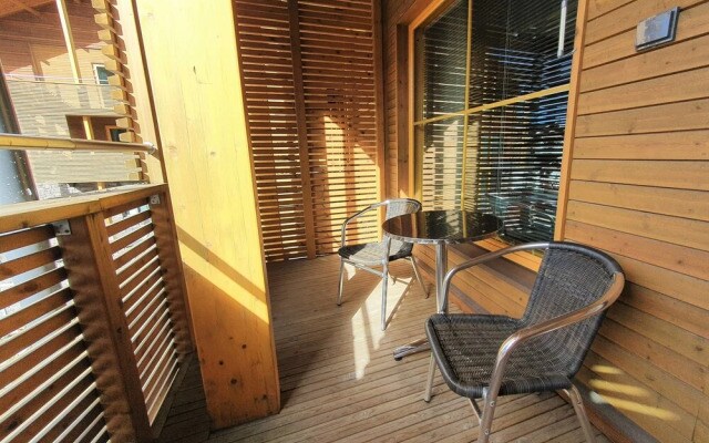 Levi Suites Levi Gold