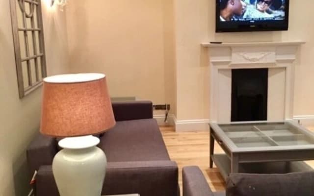 2 Bedroom Apartment Earl's Court