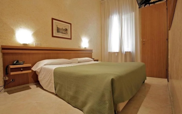 Hotel Embassy