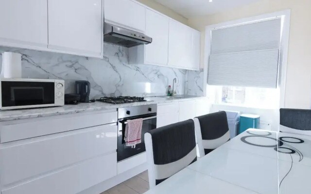 2-bed Gucci Flat - Sleeps 6 & Close to Harrods