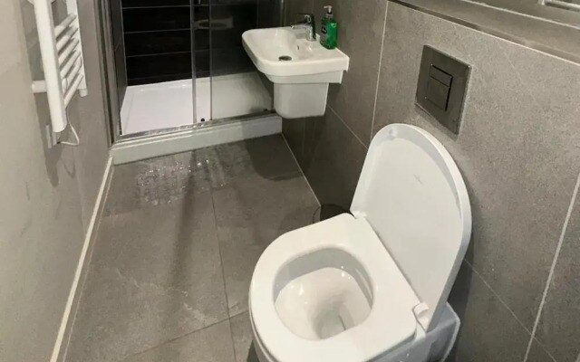 Apartment - Sleeps 4, Pets Allowed & Free Parking