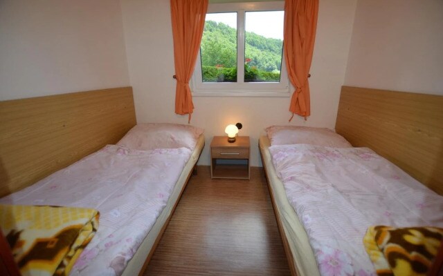 Poolincluded Chalet Jizera