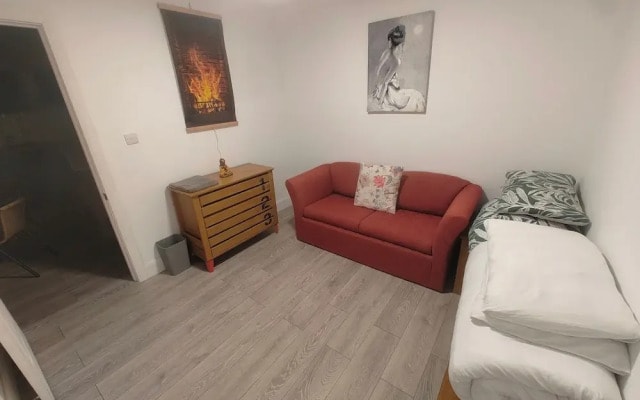 Southall - Sleeps 3 & Great Transport Links