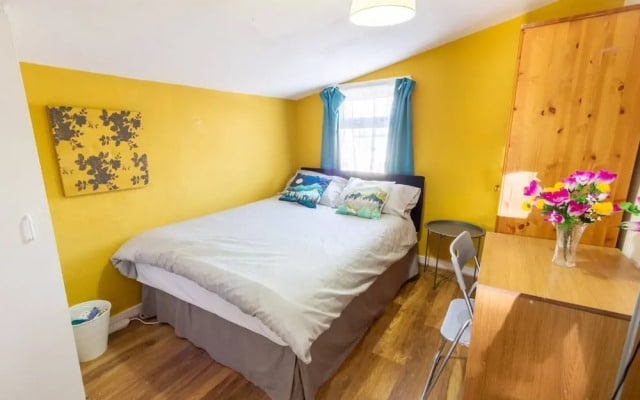 Authentic London - Four Bedroom Victorian House